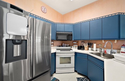 Heron Harbour Isle Condo | Waterfront Heron Harbour Condo w/Bay Views, Pool & Tennis