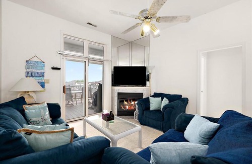 Heron Harbour Isle House | Waterfront Heron Harbour Condo with Bay Views Pool and Tennis