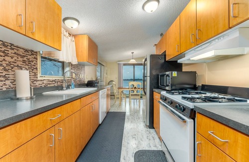 Rutland House | WATERFRONT HOME ON LAKE MADISON