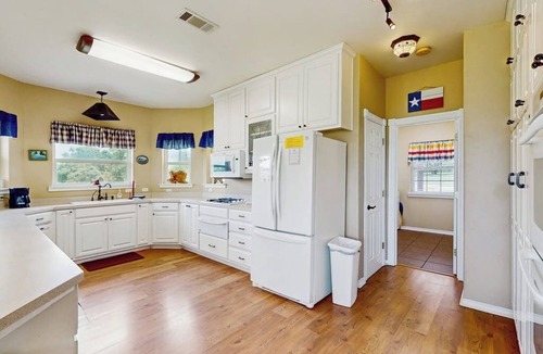 Buchanan Dam House | Waterfront home with kayak, view, fire pit & WiFi - dog-friendly
