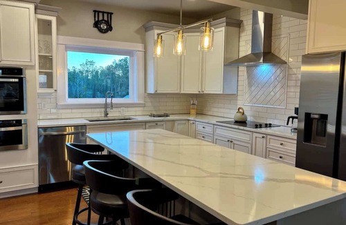 Columbia House | Waterfront, Hot Tub - 4BR, 4.5Bath, Pet Friendly