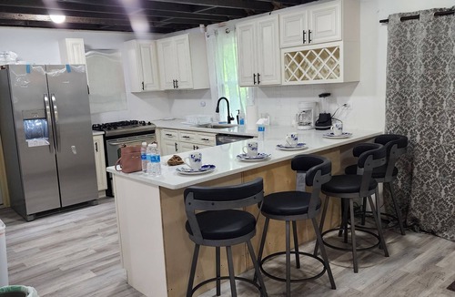 Woodstock House | WATERFRONT HOUSE, Full remodel it.nOne acre lot. nNot nightboar