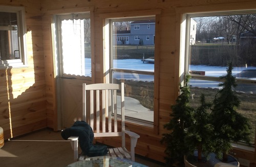 Antioch House | Waterfront house to enjoy with screen room