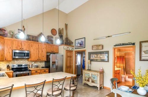 Elwood House | Waterfront Johnson Lake Getaway w/Fire Pit!