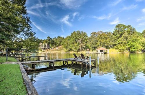 Dadeville House | Waterfront Lake Martin Home w/Private Dock & View
