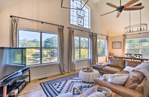Dadeville House | Waterfront Lake Martin Home w/Private Dock & View