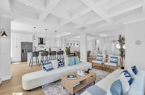Osbornsville House | Waterfront living in this completely renovated waterfront home!