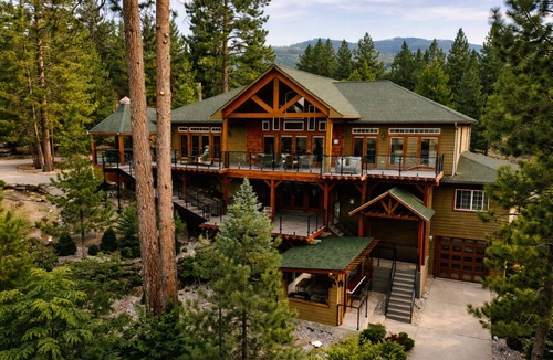 Post Falls House | Waterfront Paradise Lodge: Private Dock, Pickleball, Volleyball, Fire pit nights