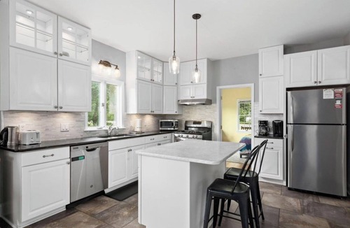 Secretary House | Waterfront, Private Saltwater Pool & Dock, Near Cambridge, Sleeps 10, Kayaks