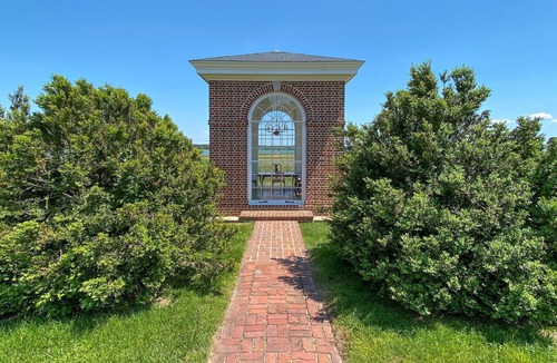 Sherwood House | Waterfront-Private 153 acre Historic Estate