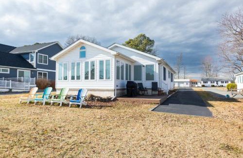 Rock Hall House | Waterfront Private Dock Boat Tie-Up & Near Town