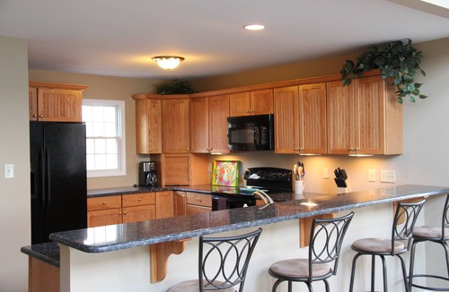 Mineral House | Waterfront Retreat for families: private side, beach, kayaks, neighborhood pool