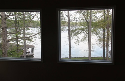 Mineral House | Waterfront Retreat for families: private side, beach, kayaks, neighborhood pool