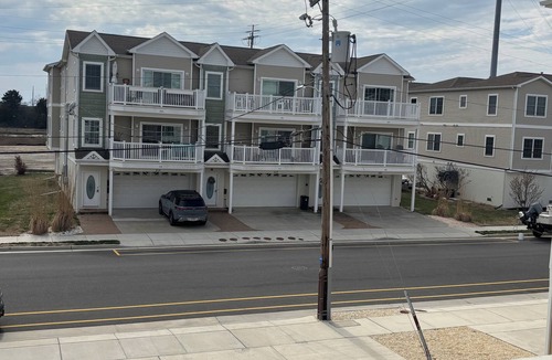 Wildwood Condo | WATERFRONT Spacious 3-bedroom condo on Otten’s Harbor, in Wildwood.