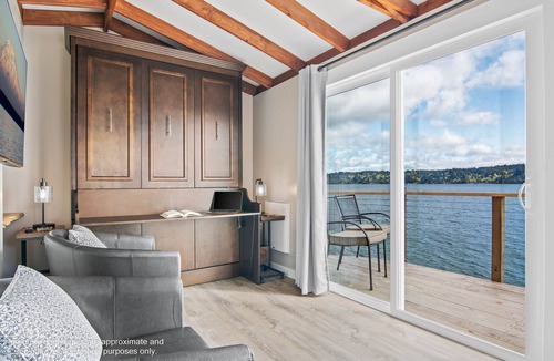 Gig Harbor Apartment | Waterfront Studio Apartment. Perfect for work or play.