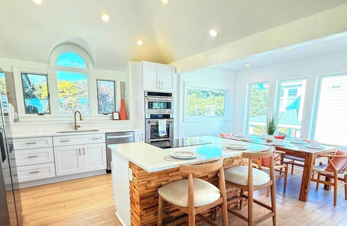 Monteray Shores House | Waterfront, Stunning Views + Pool + Kayaks! Pet friendly!