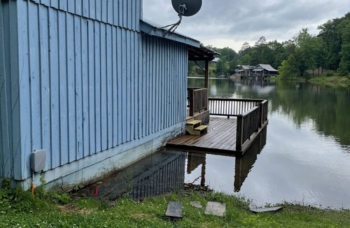 Rising Fawn Cabin | Waterfront Tiny Fishing Cabin -30 minutes from Chattanooga