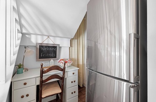 Goshen House | WATERFRONT 2 bedroom 1.5 bath Pet Friendly Cottage sleeps 6