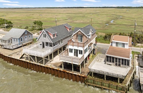 Goshen House | WATERFRONT 2 bedroom 1.5 bath Pet Friendly Cottage sleeps 6