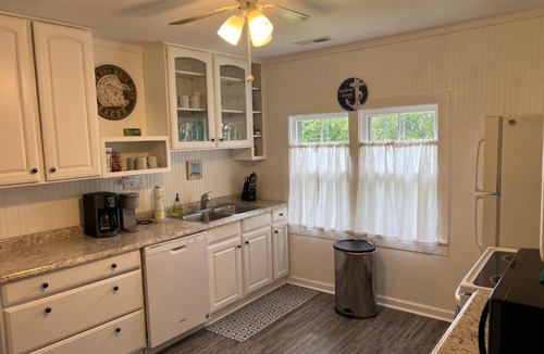 Coinjock House | Waterlily Waterside Cottage on the Intracoastal with Game Room