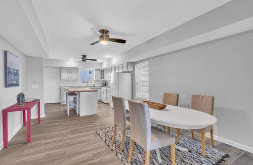 Keansburg House | Waterpark Beach House with Water and City view