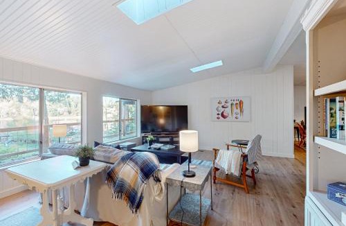 Shelton House | WatersView Tree House