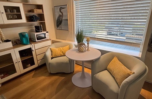 Airlie Condo | Waterway Luxury Suite