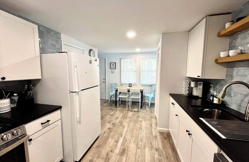 Lavallette Apartment | Week opened - Aug 15-22. Lava Beach Block Retreat steps from beach.