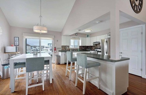 Pebble Beach House | Welcome to Paradise Peninsula! Custom Waterfront in Barnegat with PRIVATE POOL! Sleeps 14!
