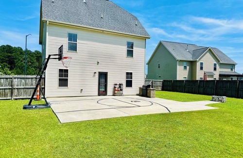 Westgate House | Welcome to the Royal Palace! Spacious 4-bedroom house with Gym and Theater!