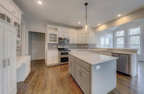 Overland Park House | Welcome World Cup fans to this Spacious 5-bedroom house with Modern updates
