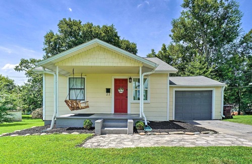 Alcoa Cottage | Welcoming Alcoa Cottage w/ Mountain Views!