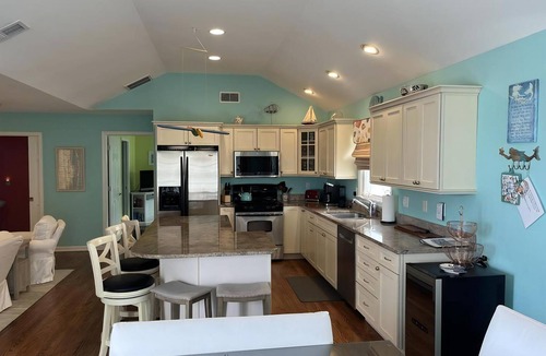 Ship Bottom House | Well appointed 5 bedroom 3.5 bath in Ship Bottom located 6 homes to the beach