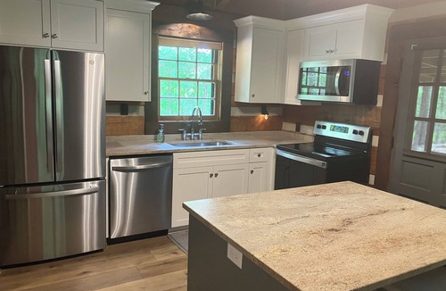 Bath Cabin | Well maintained cabin bordering national forest, close to Augusta, GA - -Masters