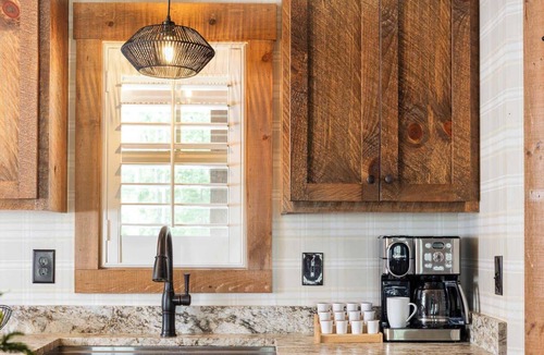 Talking Rock House | Wellness Cabin - Sauna, Cold Plunge, Hot Tub, Pool