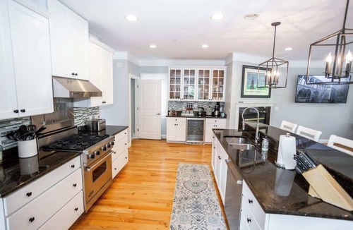 West Annapolis House | West Annapolis Cottage- 6BR Walk to Navy Stadium
