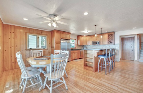 Wahpeton House | West Lake Okoboji/Emerson Bay Lakefront Retreat -Sleeps Up to 14