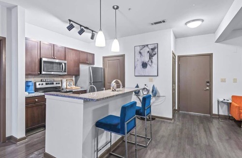 Westside Apartment | West Midtown Views | Prime Location!