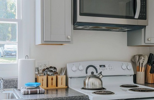 Jefferson Park Avenue House | Westerly Haven B: Walk to Scott Stadium!