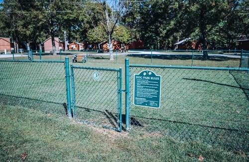 Carlisle House | Where You’ll Have the Most Fun! Minutes’ Drive to Peek-A-Boo Petting Zoo