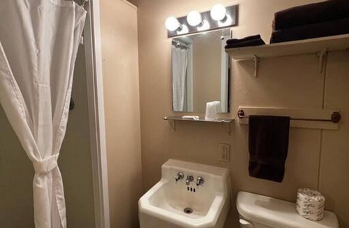 Bonesteel Hotel | Whetstone Bay Lodge Room 5 - Sleeps 2 · Whetstone Bay Lodge Room 5 - Sleeps 2