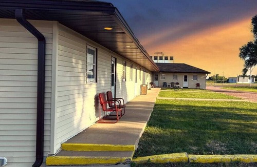 Bonesteel Hotel | Whetstone Bay Lodge Room 5 - Sleeps 2 · Whetstone Bay Lodge Room 5 - Sleeps 2