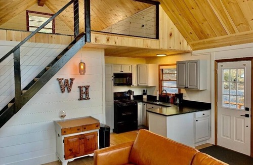 Front Royal Cabin | Whiskey Hill Cabin a mountain escape in Virginia wine country