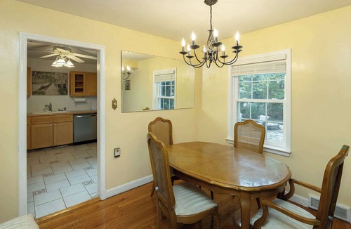 Ames House | Whispering Pines 4BR-3BA Charming Family-Sized in Ames
