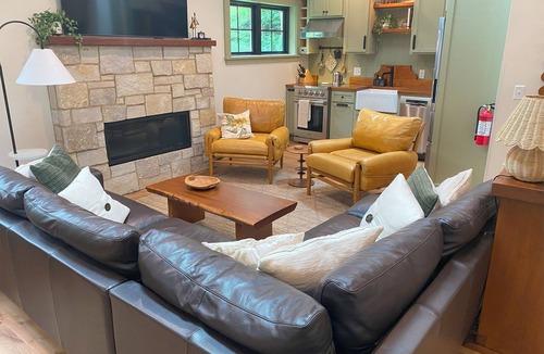 Stillwater Apartment | Whispering Walnut: Cozy Loft Steps from Historic Stairs to Downtown Stillwater