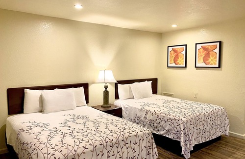 Elizabeth City Hotel | Whistling Pines - Daily & Extended Stay, Elizabeth City