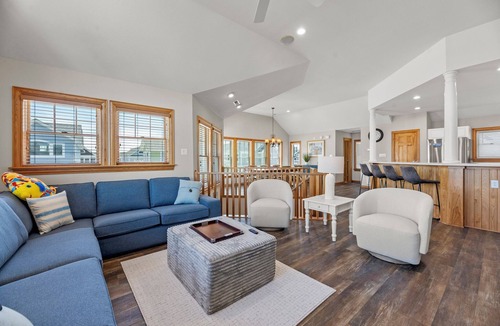 Buck Island House | White Dolphin: Hot Tub | Rec Room | Pool Access