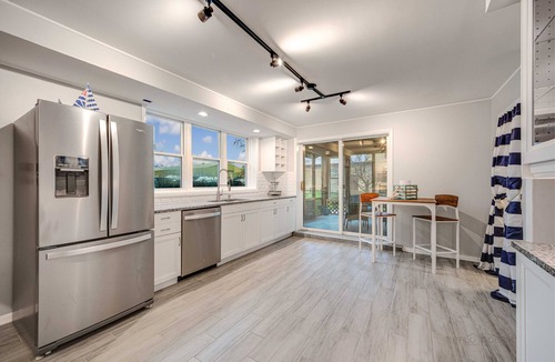 Lake Catherine Cottage | White House, Amazing Cottage, Lake Front, That Sleeps 34!