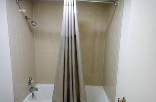 Clinton Hotel | Whitten Inn