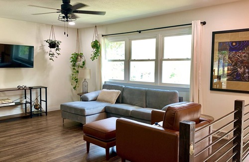 Columbia House | Whole house near shopping, parks and Interstate 70
